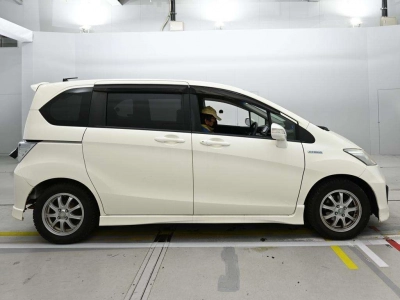 HONDA FREED HYBRID