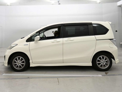 HONDA FREED HYBRID