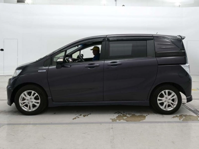 HONDA FREED SPIKE HYBRID