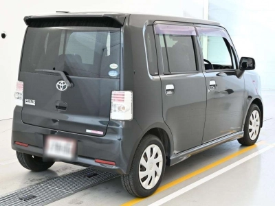 TOYOTA PIXIS SPACE