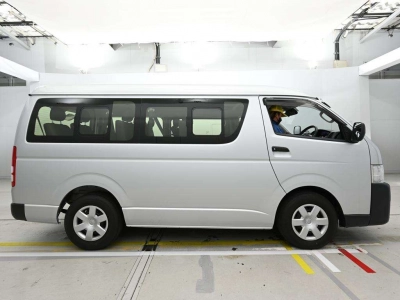TOYOTA HIACE WAGON