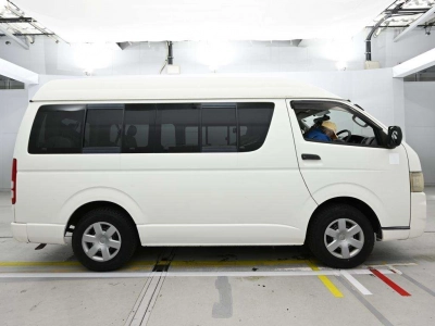 TOYOTA REGIUS VAN