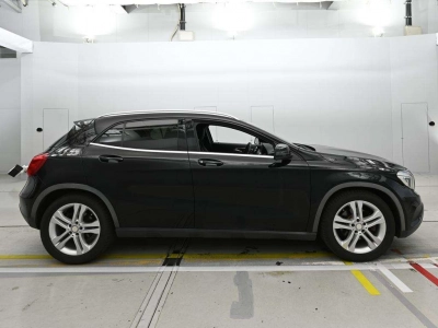 MERCEDES BENZ GLA