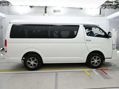 TOYOTA HIACE WAGON