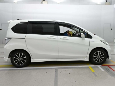 HONDA FREED HYBRID
