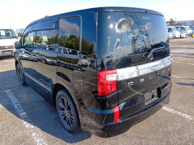 MITSUBISHI DELICA WAGON