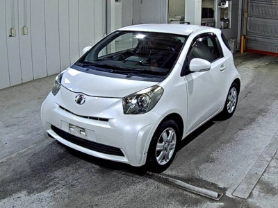 TOYOTA IQ