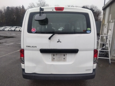MITSUBISHI DELICA WAGON