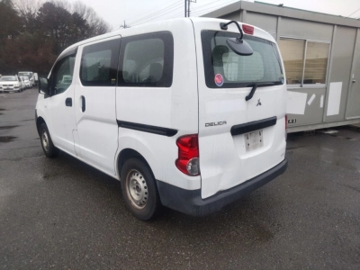 MITSUBISHI DELICA WAGON