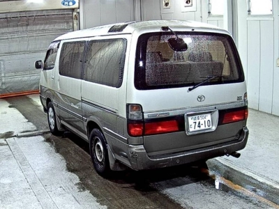 TOYOTA HIACE WAGON