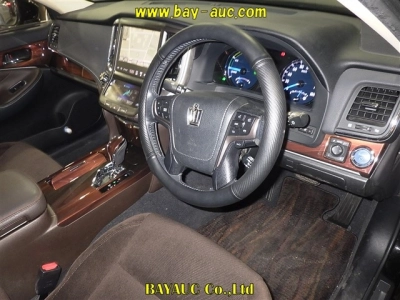 TOYOTA CROWN HYBRID