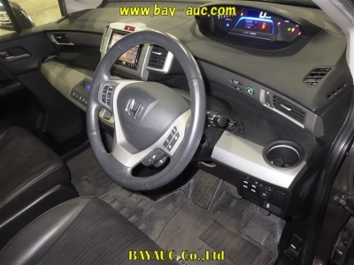 HONDA FREED HYBRID