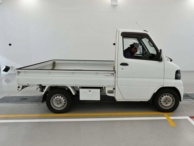 NISSAN CLIPPER TRUCK