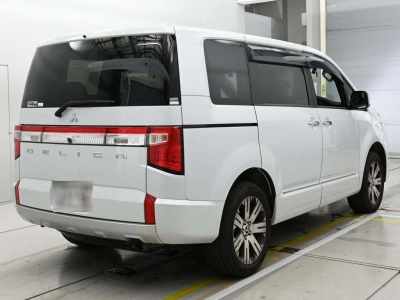 MITSUBISHI DELICA D:5