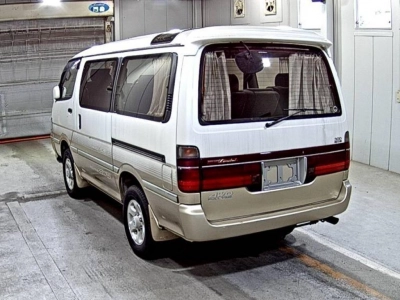 TOYOTA HIACE WAGON