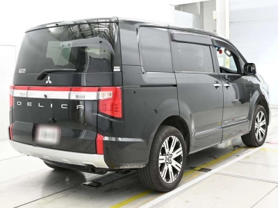 MITSUBISHI DELICA D:5