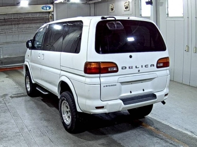 MITSUBISHI DELICA SPACE GEAR
