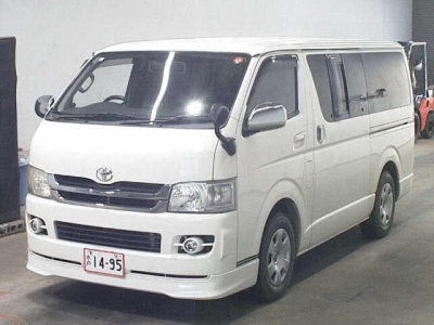 TOYOTA HIACE VAN