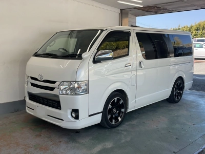 TOYOTA HIACE VAN