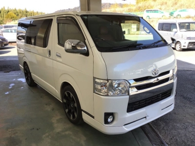 TOYOTA HIACE VAN