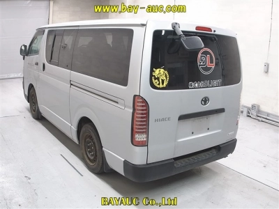 TOYOTA HIACE VAN