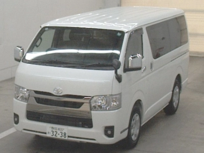TOYOTA HIACE VAN