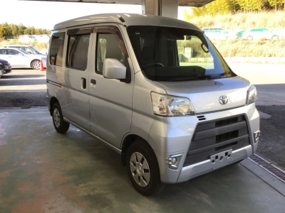 TOYOTA PIXIS VAN