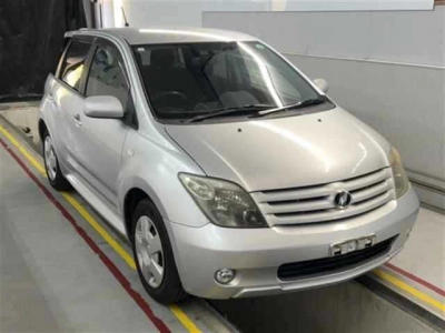 TOYOTA IST