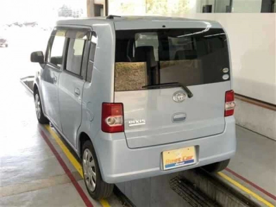TOYOTA PIXIS SPACE