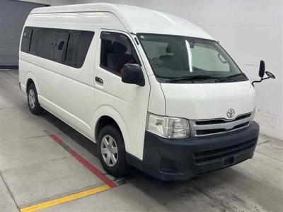 TOYOTA HIACE COMMUTER