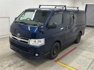 TOYOTA REGIUS VAN
