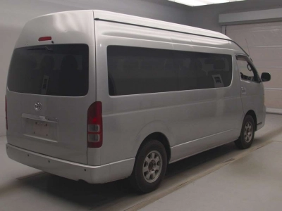 TOYOTA HIACE COMMUTER