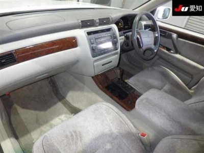 TOYOTA CROWN MAJESTA