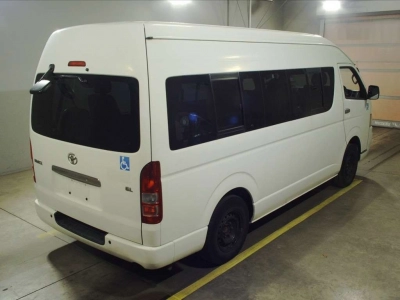 TOYOTA HIACE COMMUTER
