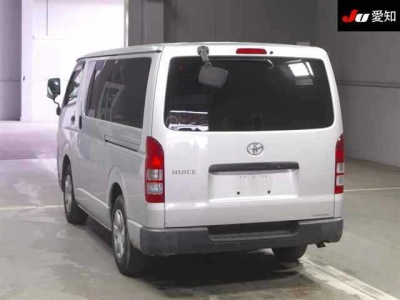 TOYOTA REGIUS VAN