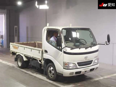 TOYOTA DYNA TRUCK