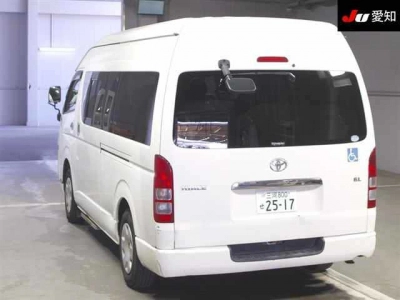 TOYOTA HIACE COMMUTER