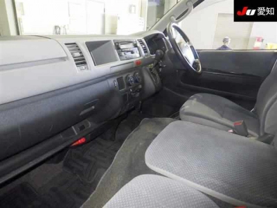 TOYOTA HIACE COMMUTER