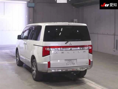 MITSUBISHI DELICA D:5