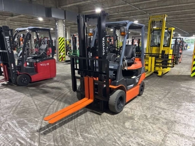 TOYOTA  FORKLIFT 