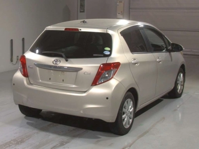 TOYOTA VITZ
