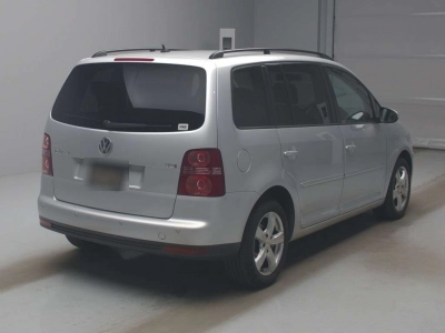 VOLKSWAGEN GOLF TOURAN