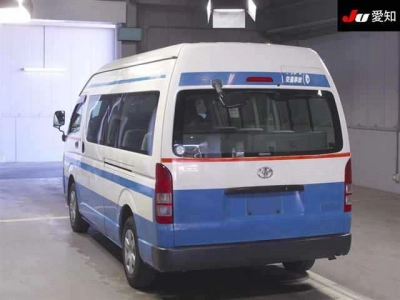 TOYOTA HIACE COMMUTER