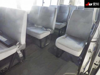 TOYOTA HIACE COMMUTER