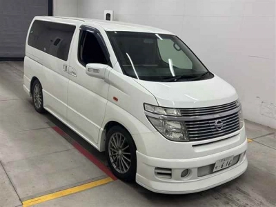 NISSAN ELGRAND