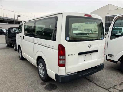 TOYOTA HIACE VAN