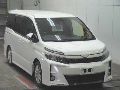 TOYOTA VOXY