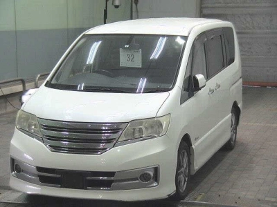 NISSAN SERENA