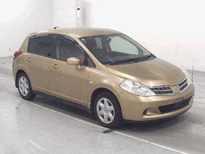 NISSAN TIIDA