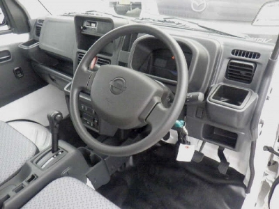 NISSAN CLIPPER TRUCK